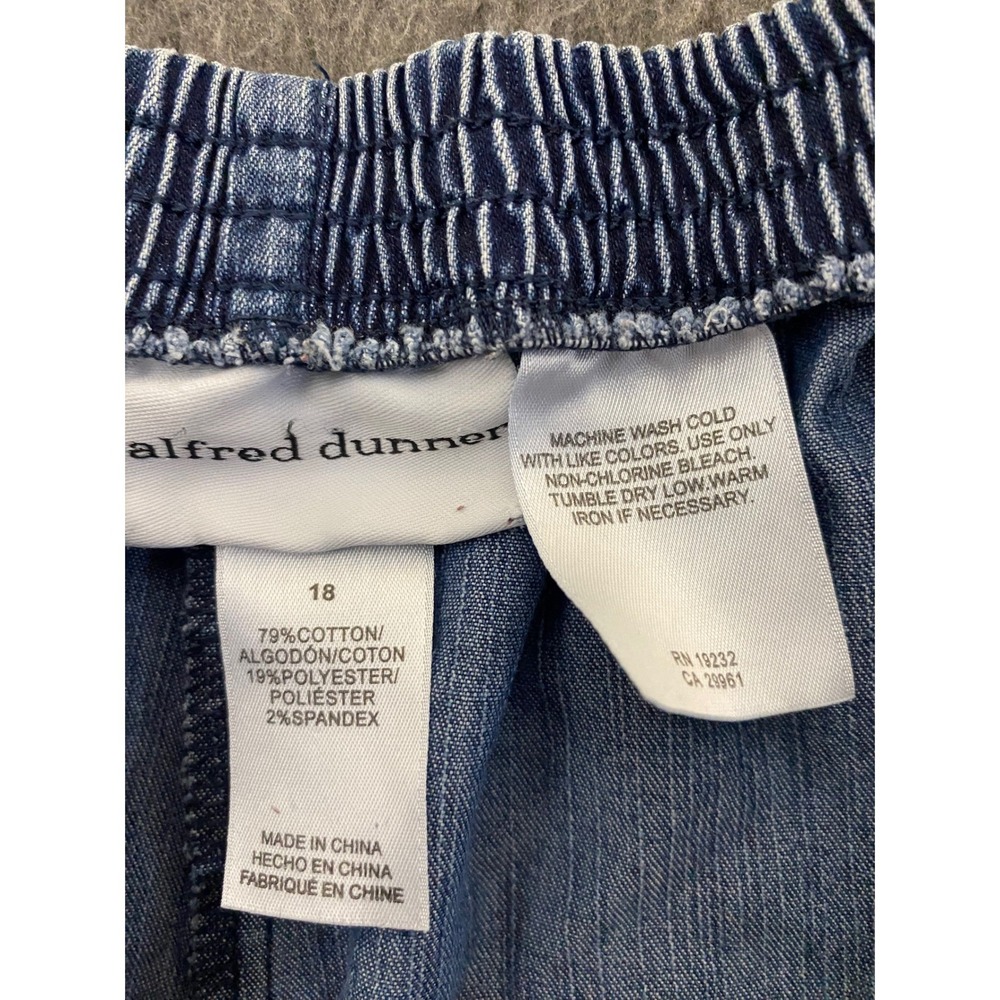 Alfred Dunner Womens Blue Denim Pull On Elastic Waist Straight Leg Pants Size 18 - Picture 3 of 10